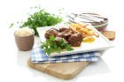 Carrilleras de cerdo estofadas con arroz de guarnición, en Thermomix®
