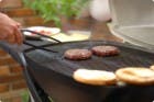 Hamburguesas a la parrilla con kepchup casero