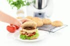 Hamburguesa de pollo, curry y dátiles con Thermomix®