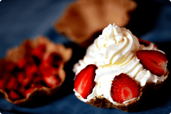 Fresas con nata, un postre "viejuno" :D, como diría Mikel Iturriaga