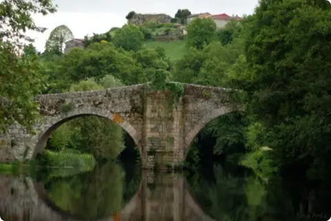 Este es el maravilloso puente medieval de Allariz