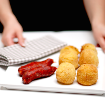 Croquetas de patata rellenas de chorizo