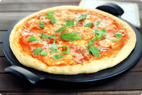 Pizza Stone masa crujiente con agua con gas