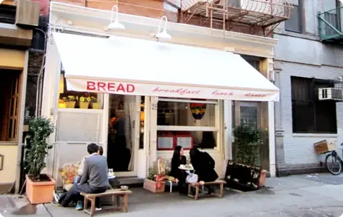 Bread, bocater&iacute;a deliciosa con ricas ensaladas en Spring st