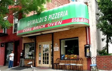 Grimaldi's pizzeria &quot;under de Brooklyn bridge&quot;