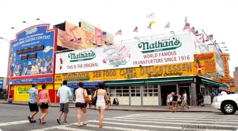Nathan&acute;s famous, la &quot;salchicheria&quot; m&aacute;s famosa de Coney Island
