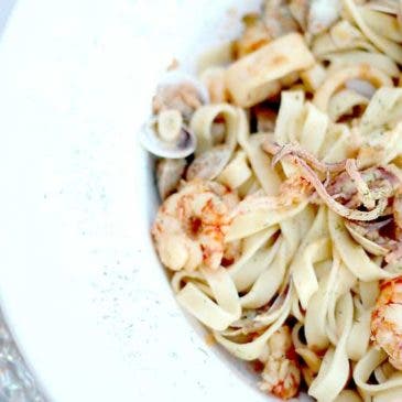 Pasta fresca con frutos del mar