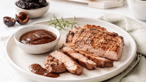 Secreto de cerdo Ibérico con salsa de ciruela