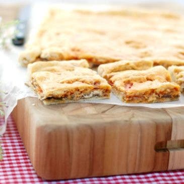 Empanada de sardinas en tomate