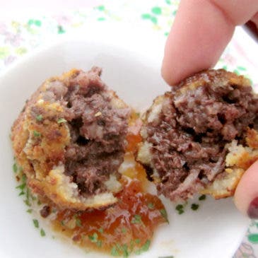 Trufas de morcilla con mermelada de tomate