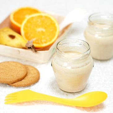 Yogur de plátano, naranja y galletas