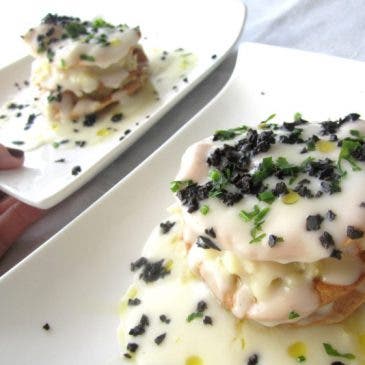 Milhojas de bacalao con crema de coliflor