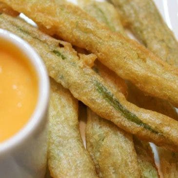 Tempura de borrajas con salmorejo