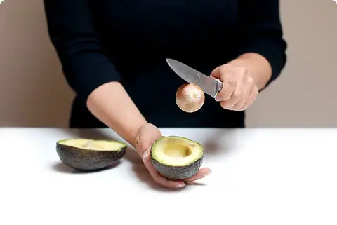 C&oacute;mo abrir y vaciar un aguacate