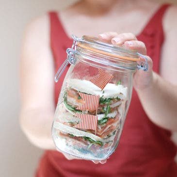 Sandwich de salmón con brotes de soja