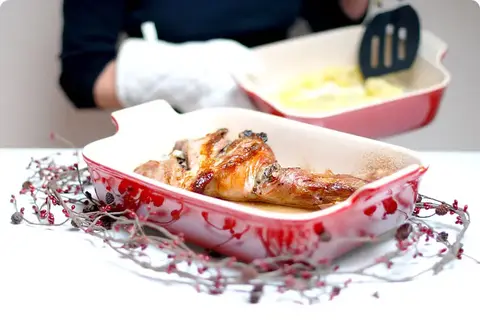 Paletillas de cordero asadas con patatas a la crema