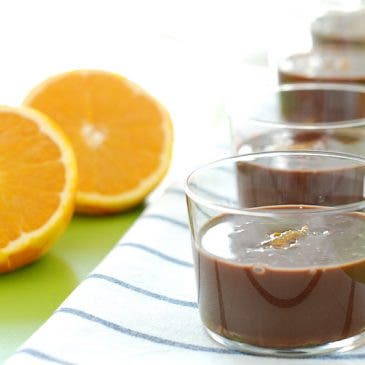 Vasitos de chocolate con naranja