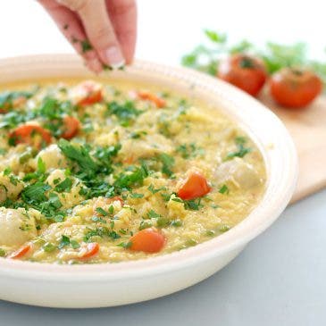 Arroz con guisantes y alcachofas