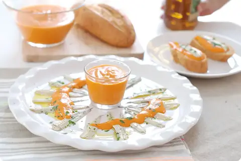 Boquerones marinados con escalivada