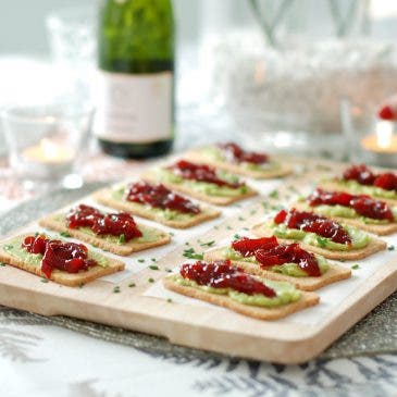 Entrantes de aguacate y pimientos caramelizados