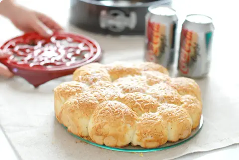 Pizza en bolitas rellenas, de tomate, queso y pepperoni