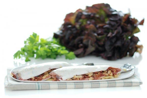 Truchas rellenas de jamón serrano y boletus con patatas confitadas