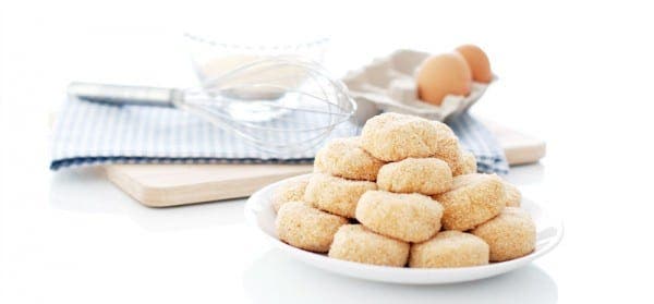 Nuggets antes de freir, con la forma dada y rebozados