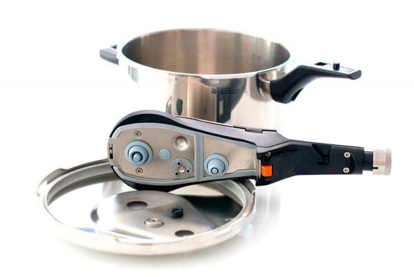 Olla exprés con la tapa desmontada