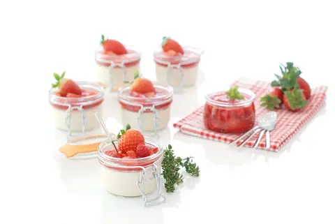 Panna cotta con salsa de frutos rojos, con Thermomix&reg;