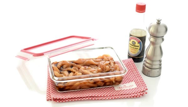 Pollo al limón al estilo chino marinando