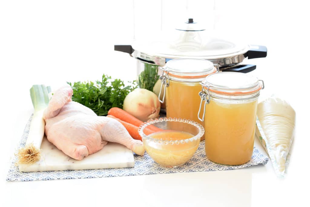 Caldo de pollo en olla rápida