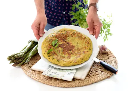 Tortilla de esp&aacute;rragos y jam&oacute;n