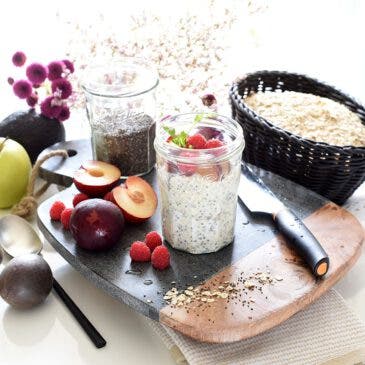 Desayuno de avena y chia con frutas