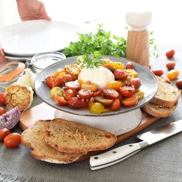 Bruschetta de cherrys y burrata